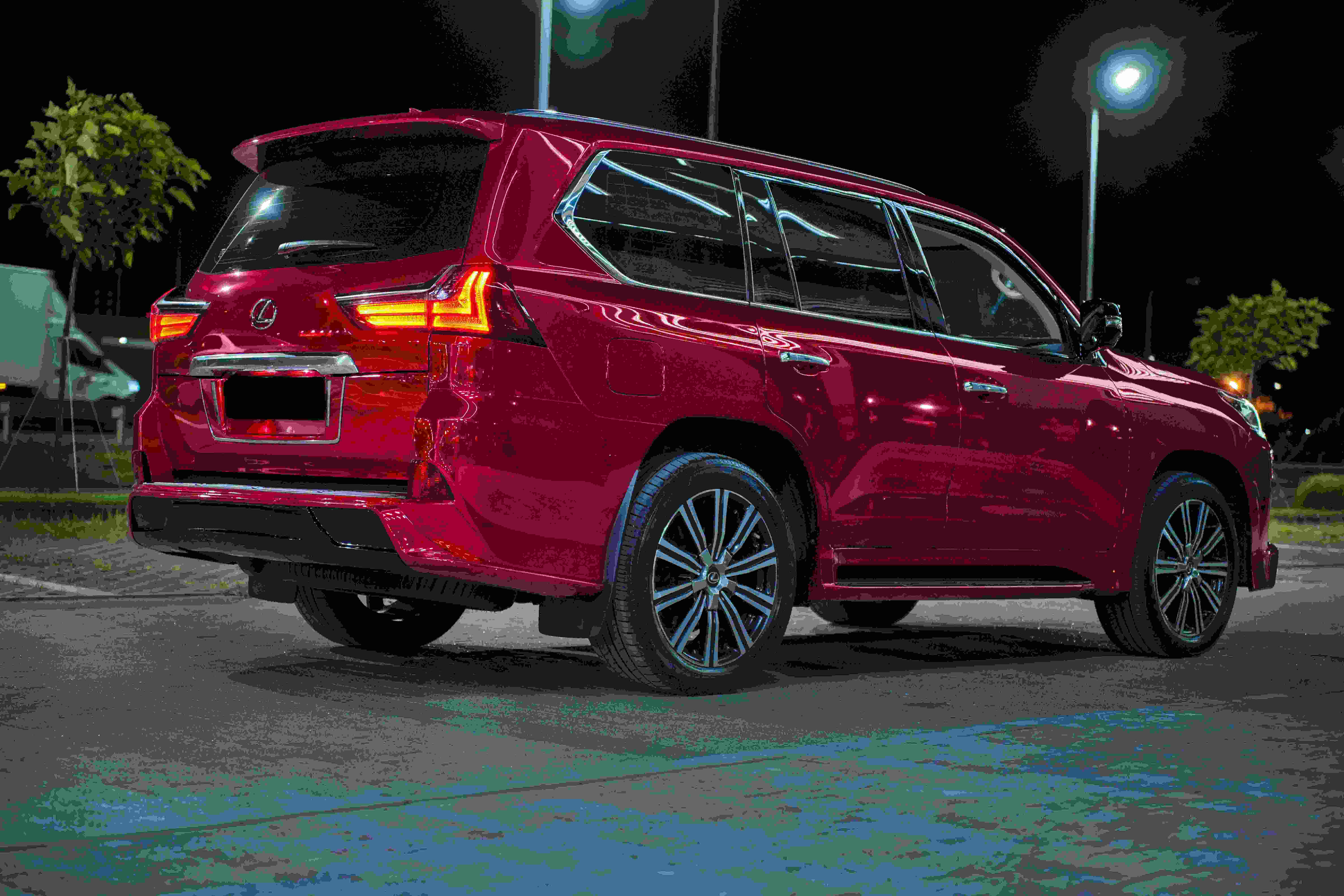 8.Lexus LX 570