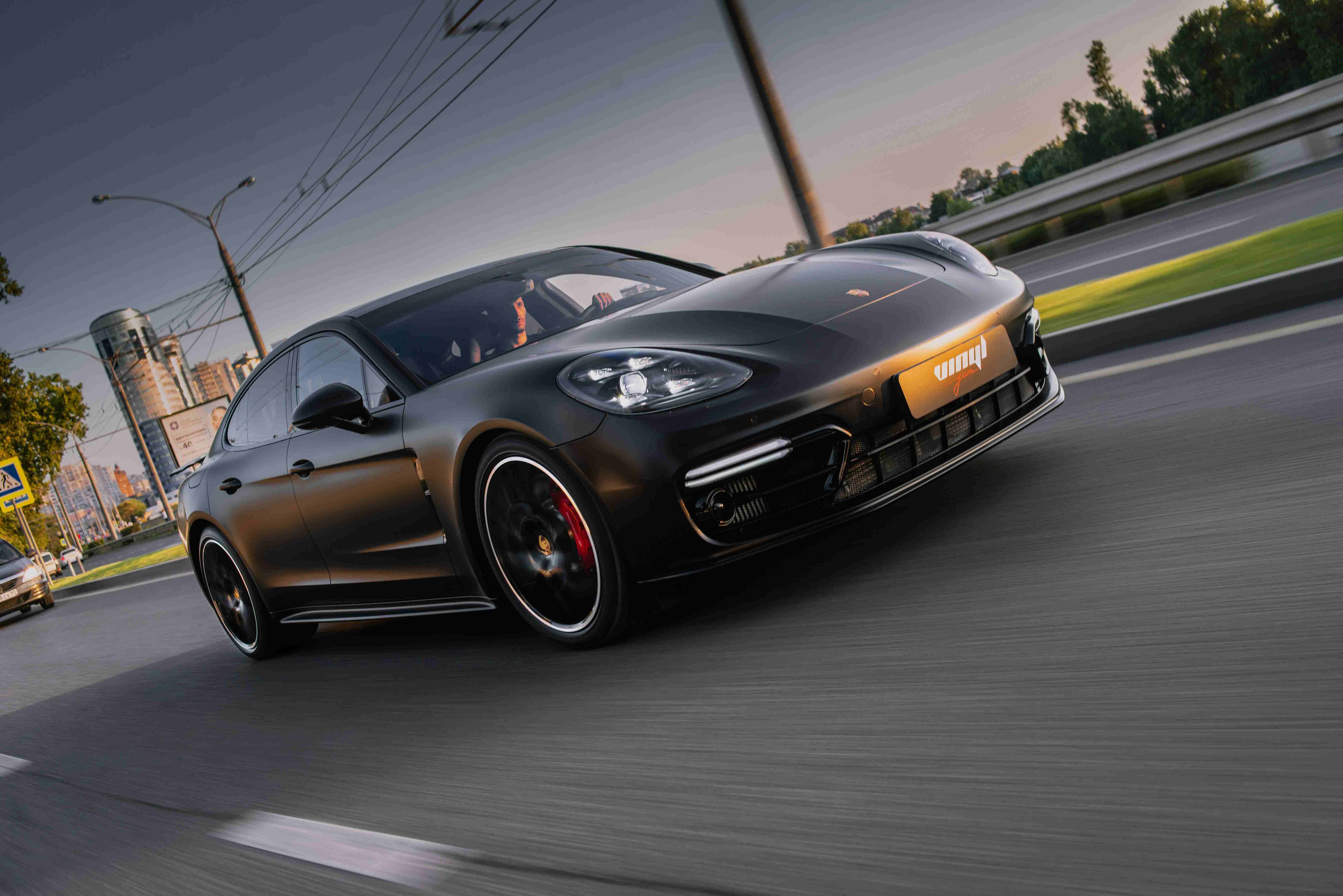 35.Porsche panamera black satyn