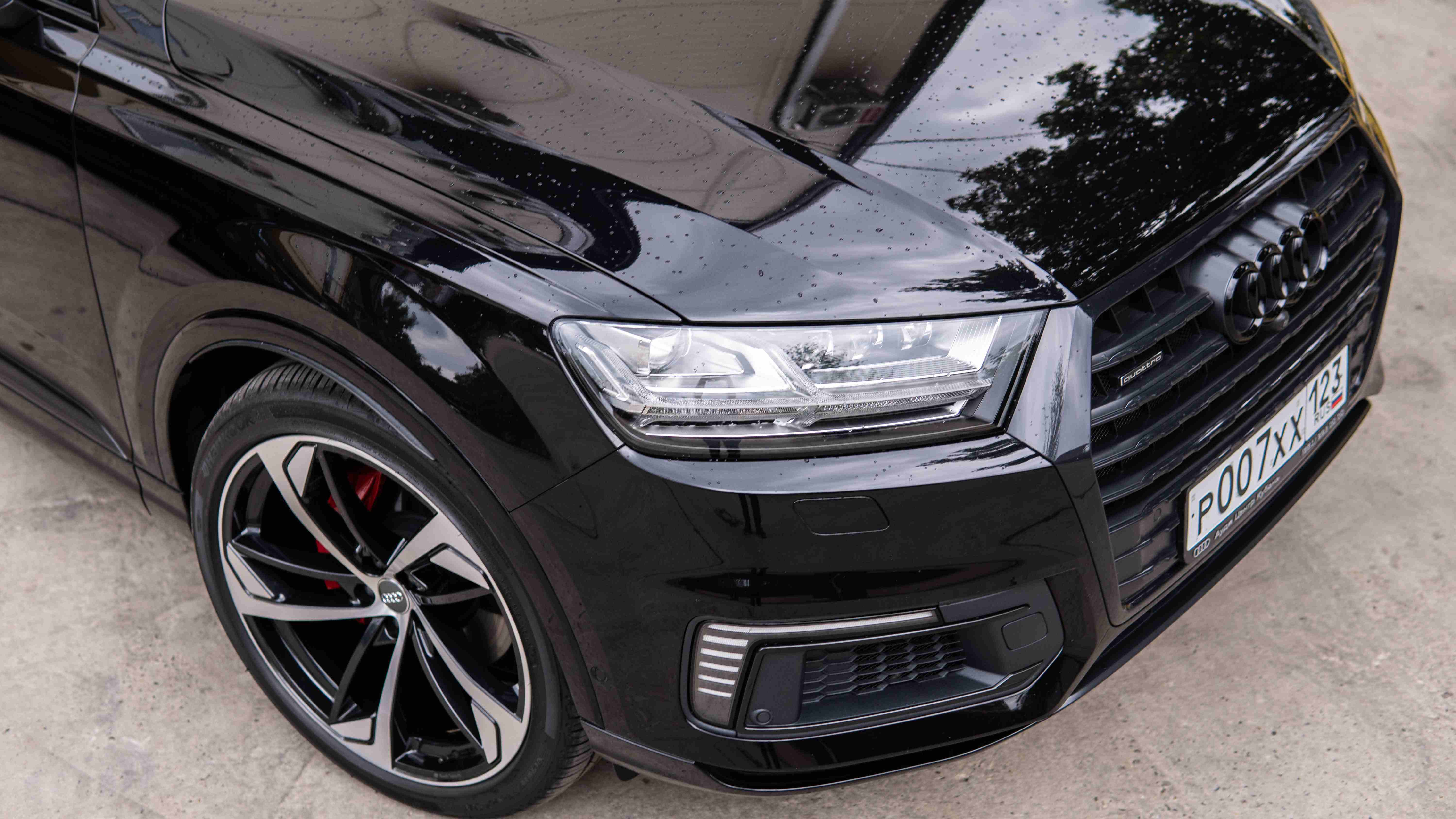 Audi Q7 Черная