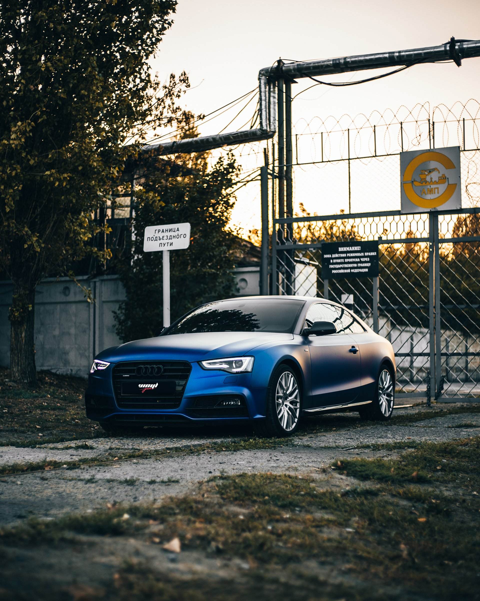 4. Audi А5 Синий мат