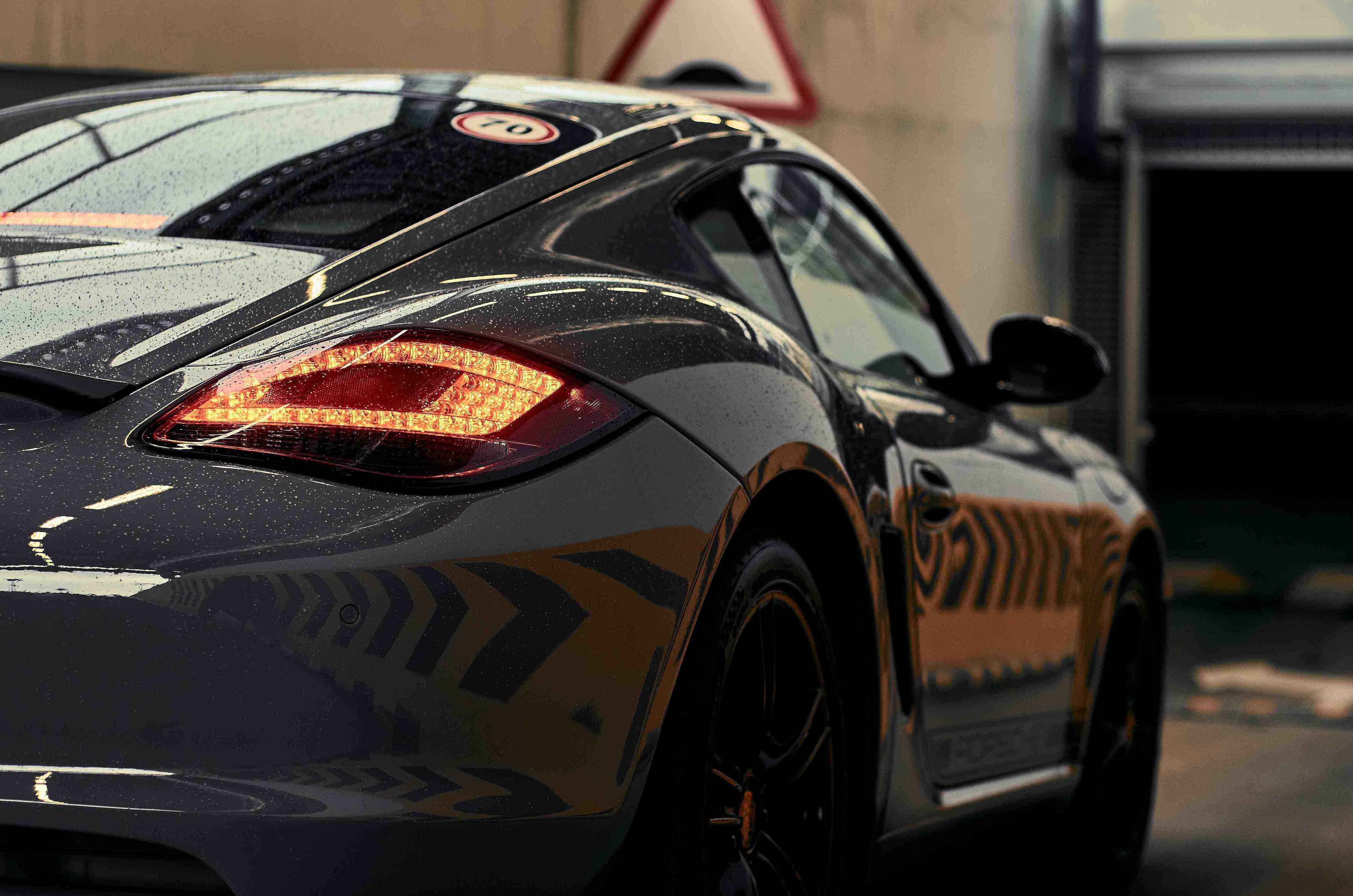 5.porsche cayman