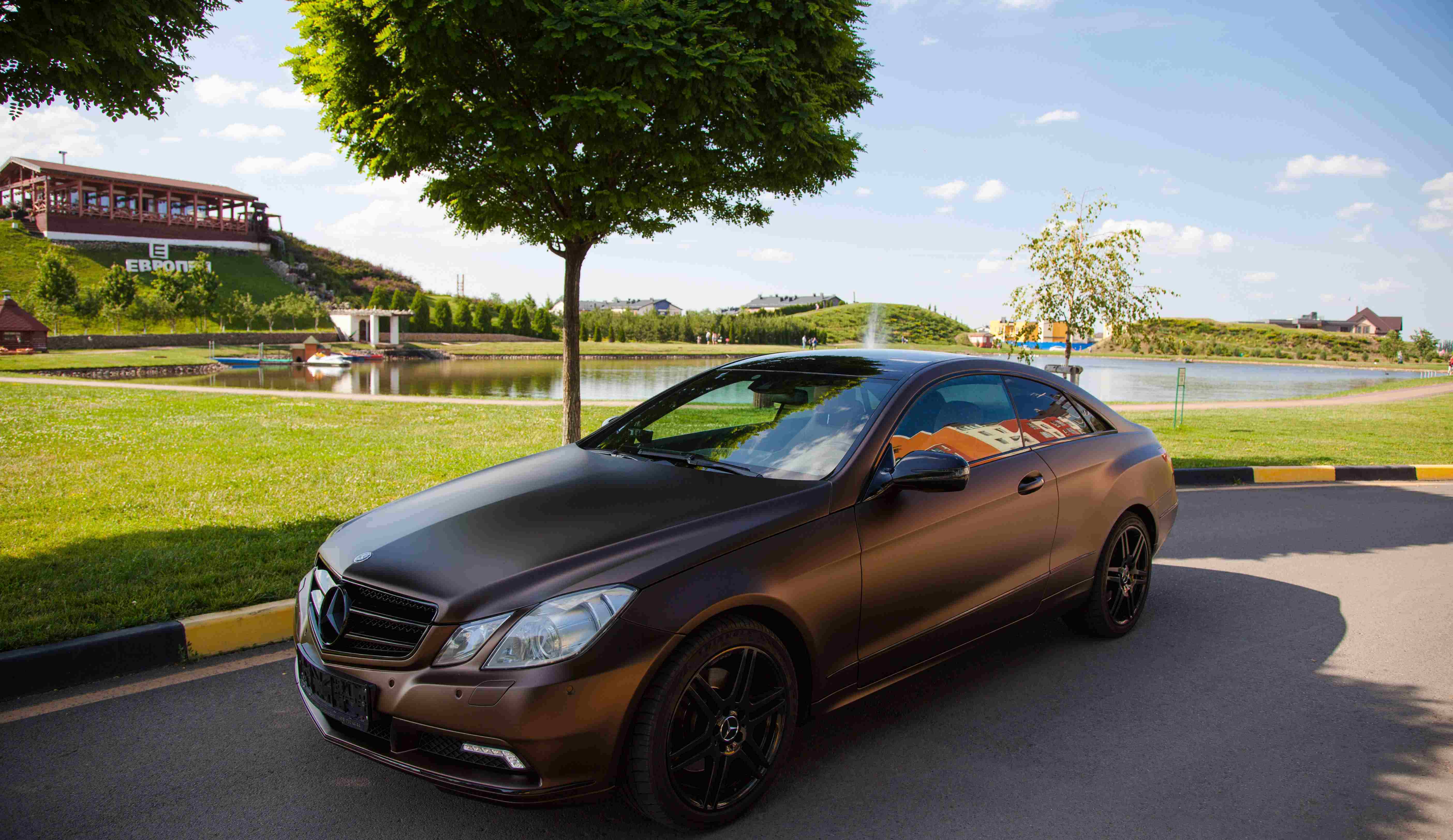 23. Mercedes-benz e-coupe