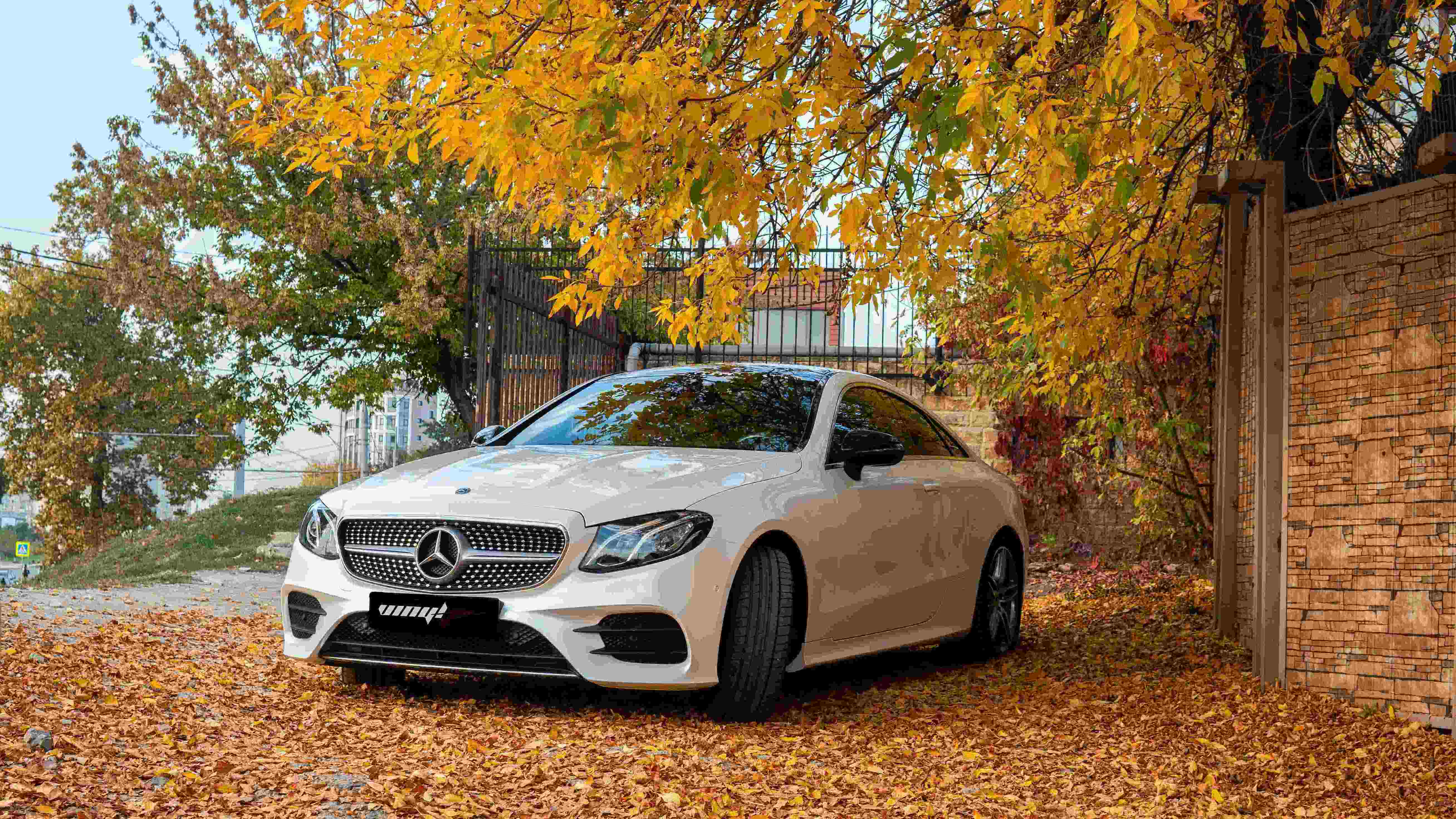 15. MB E-coupe Белый перламутр