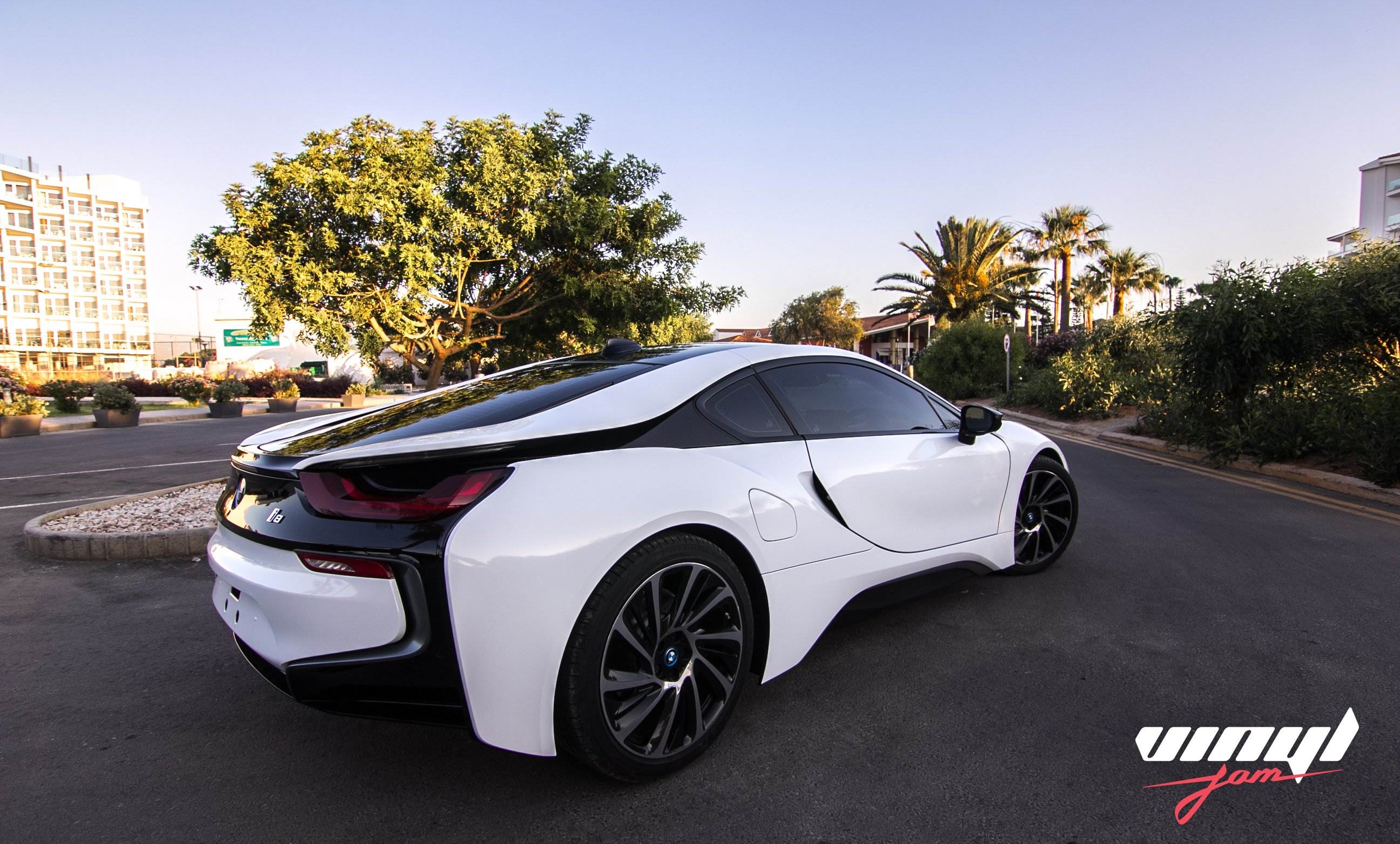 12. BMW i8