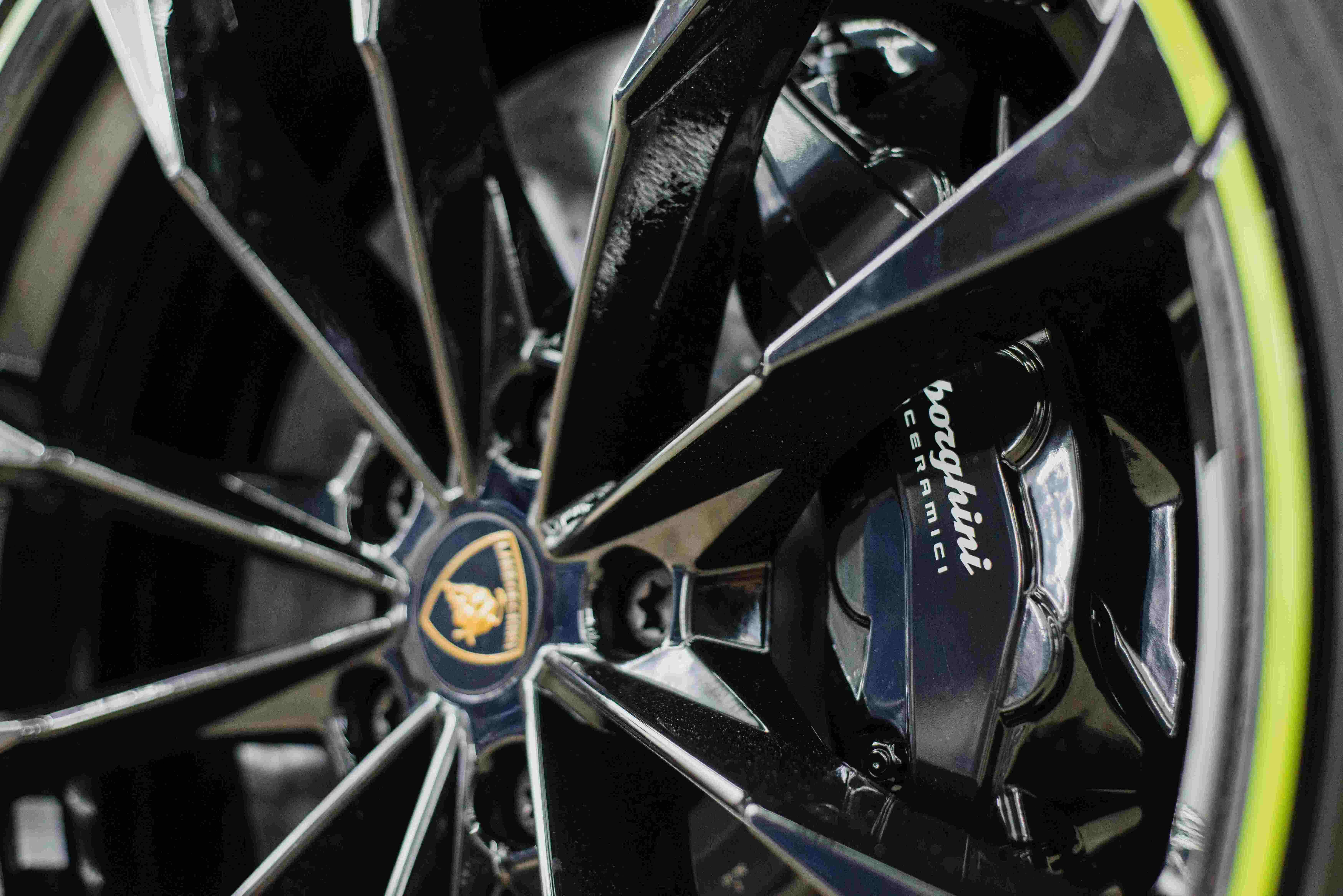 8.Lamborgini Urus