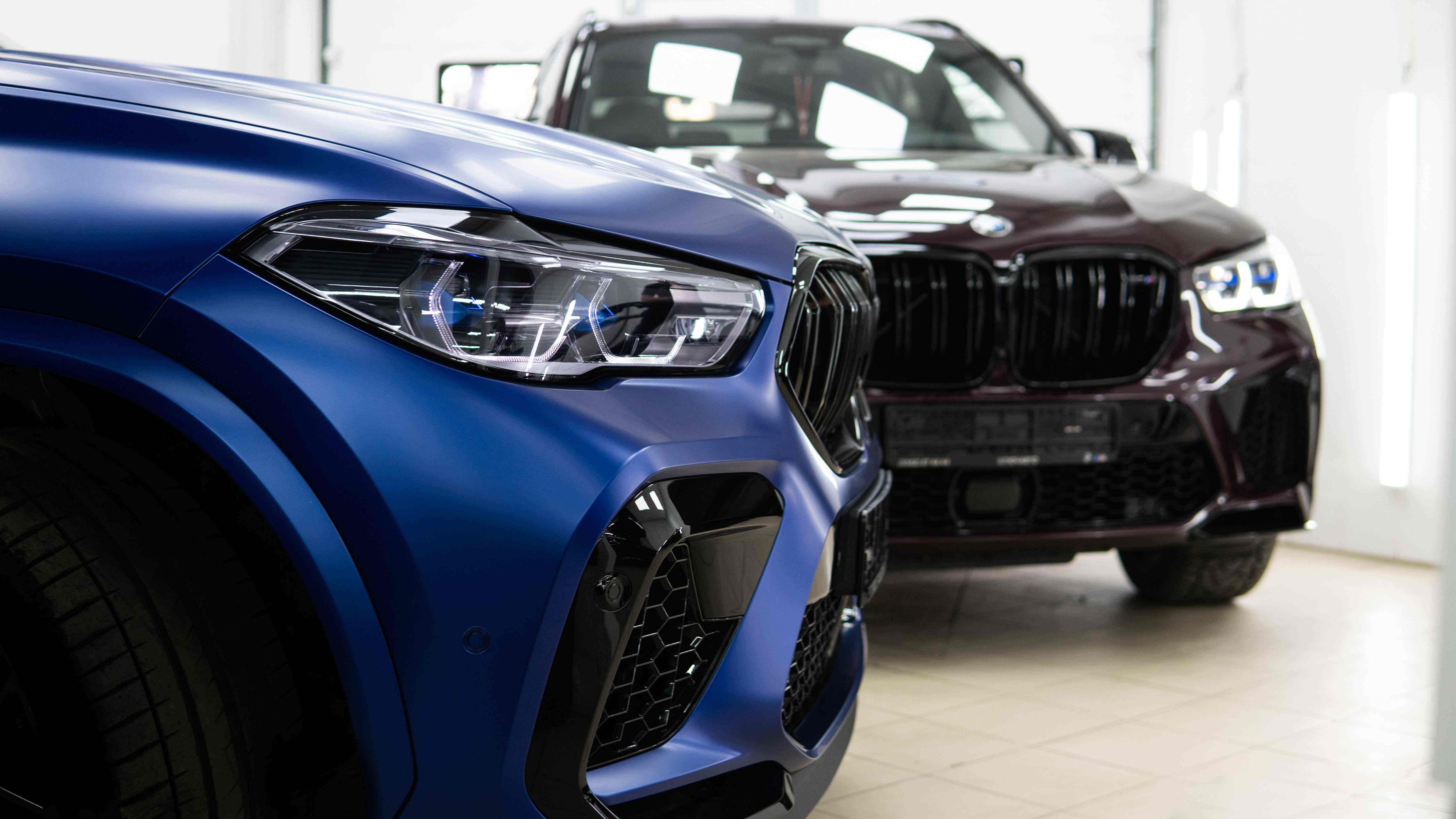 4.BMW X6м и X5м (синяя бордовая)