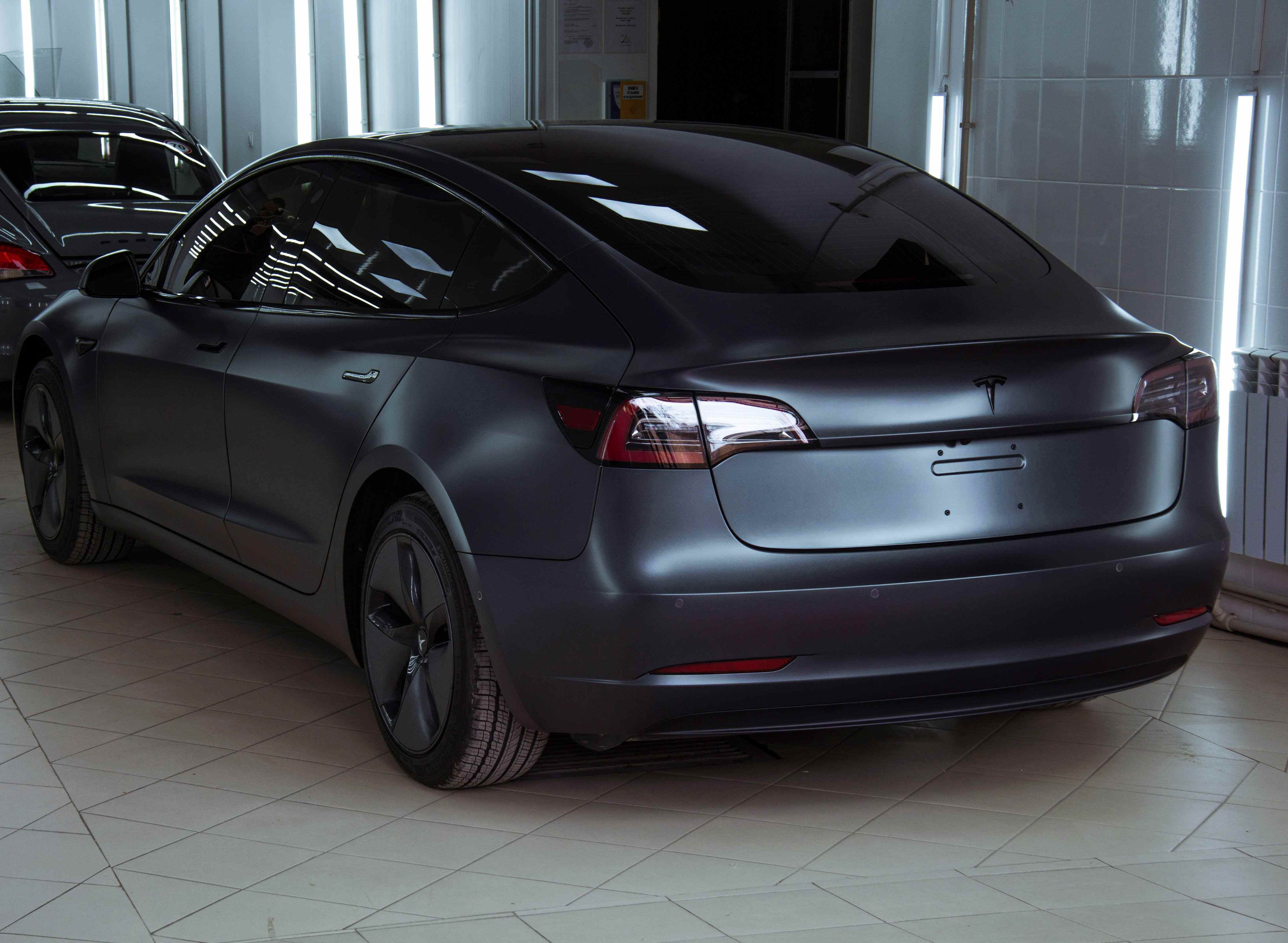 12.Tesla