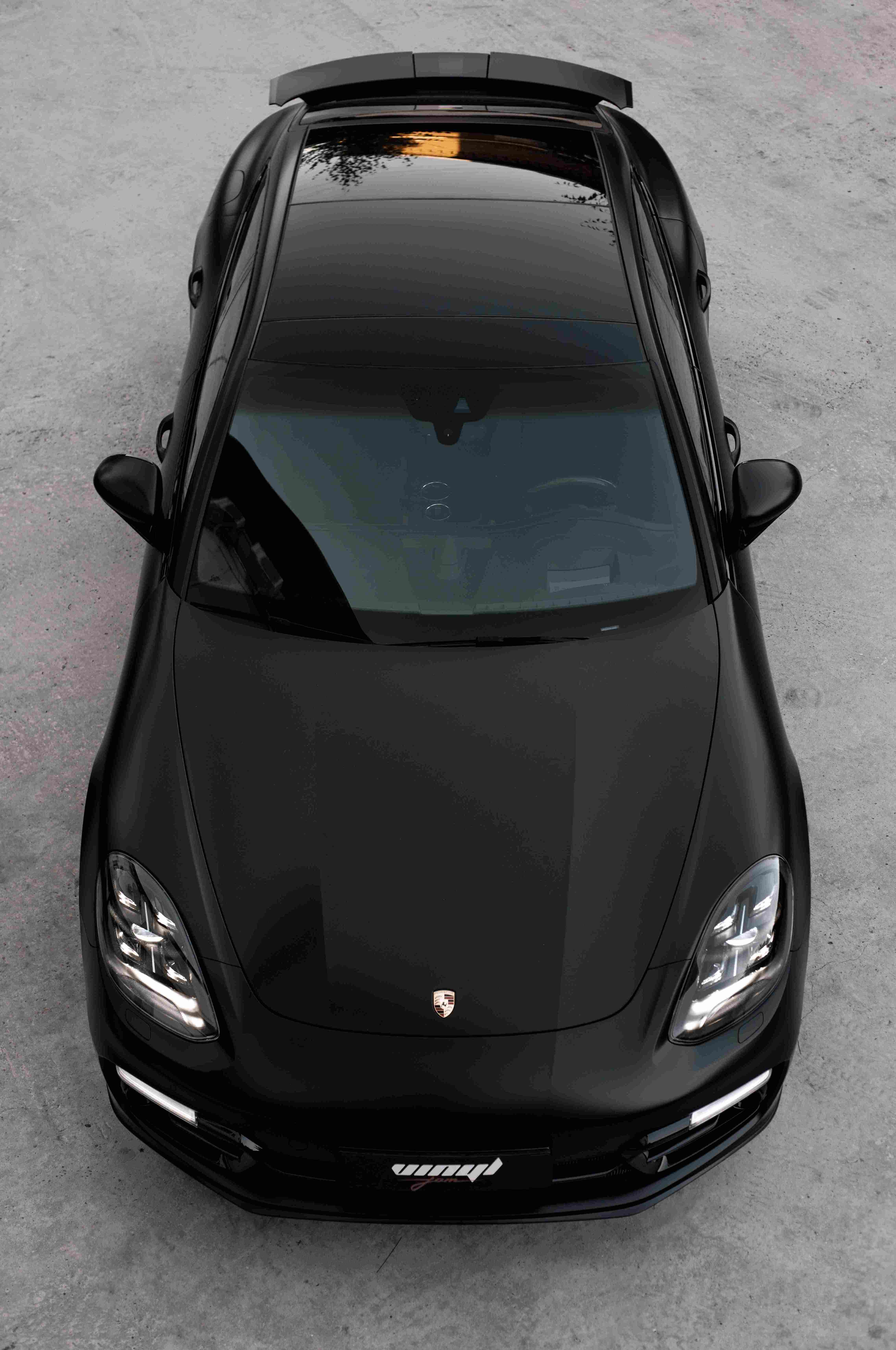 35.Porsche panamera black satyn