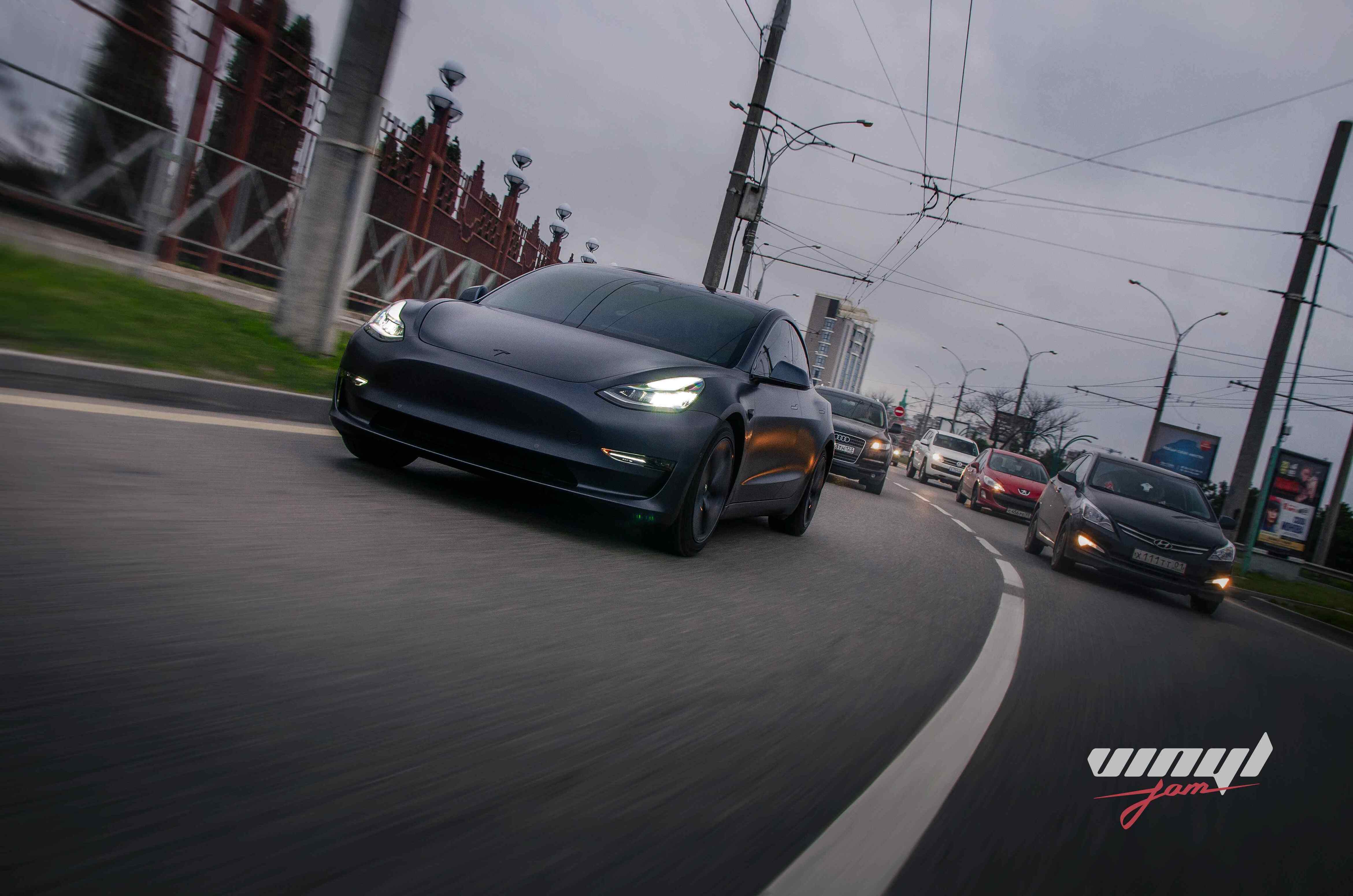 12.Tesla