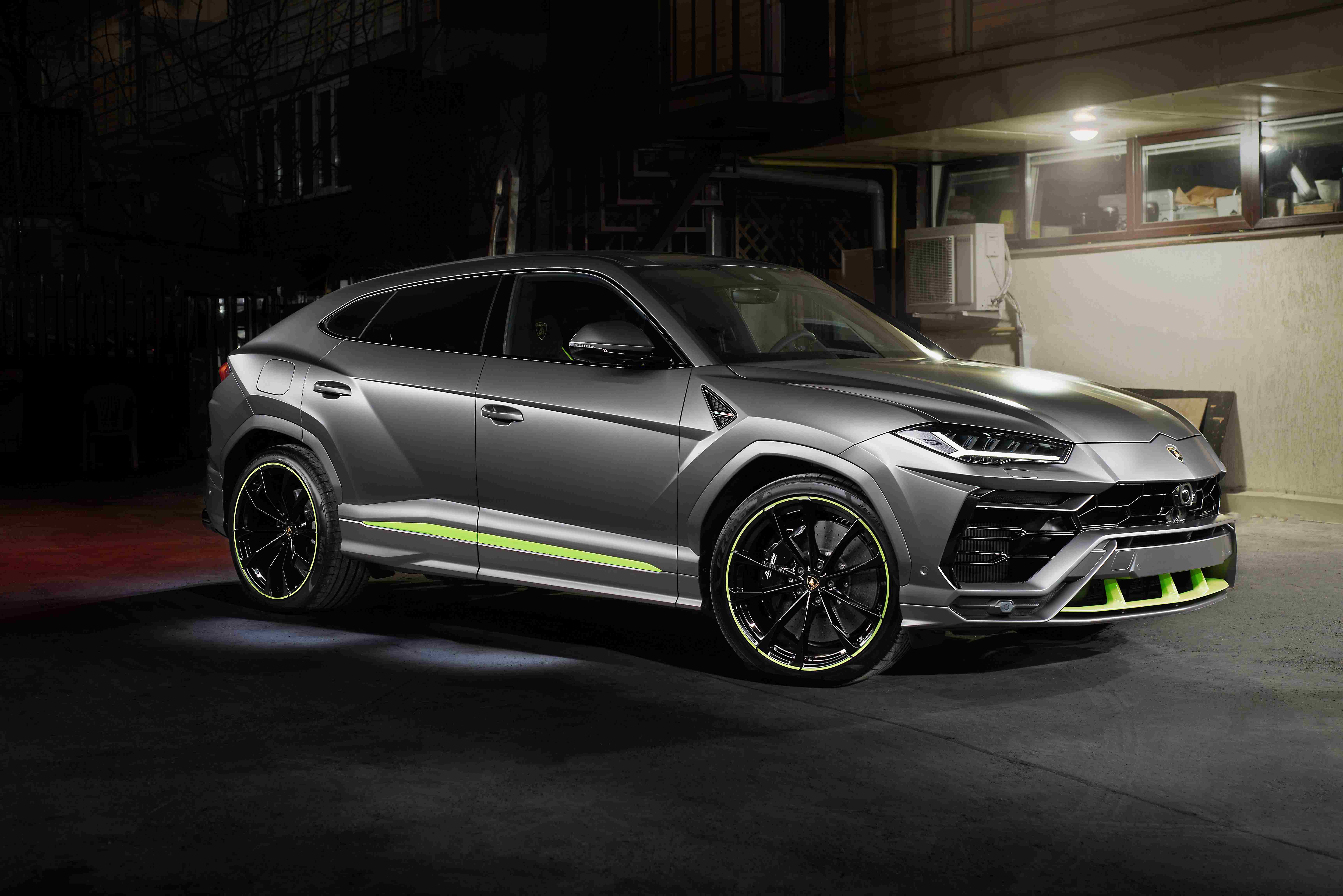 8.Lamborgini Urus