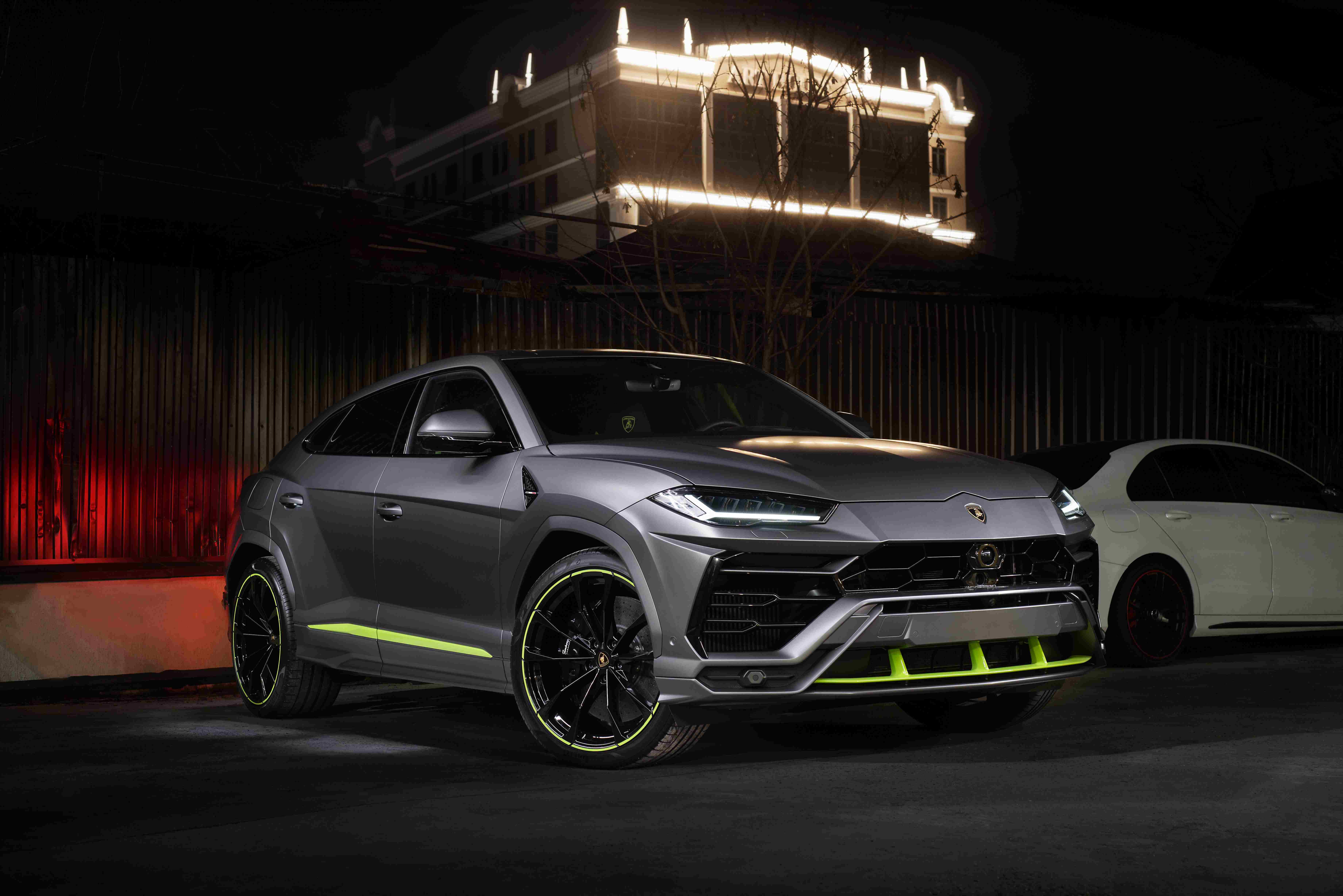 8.Lamborgini Urus
