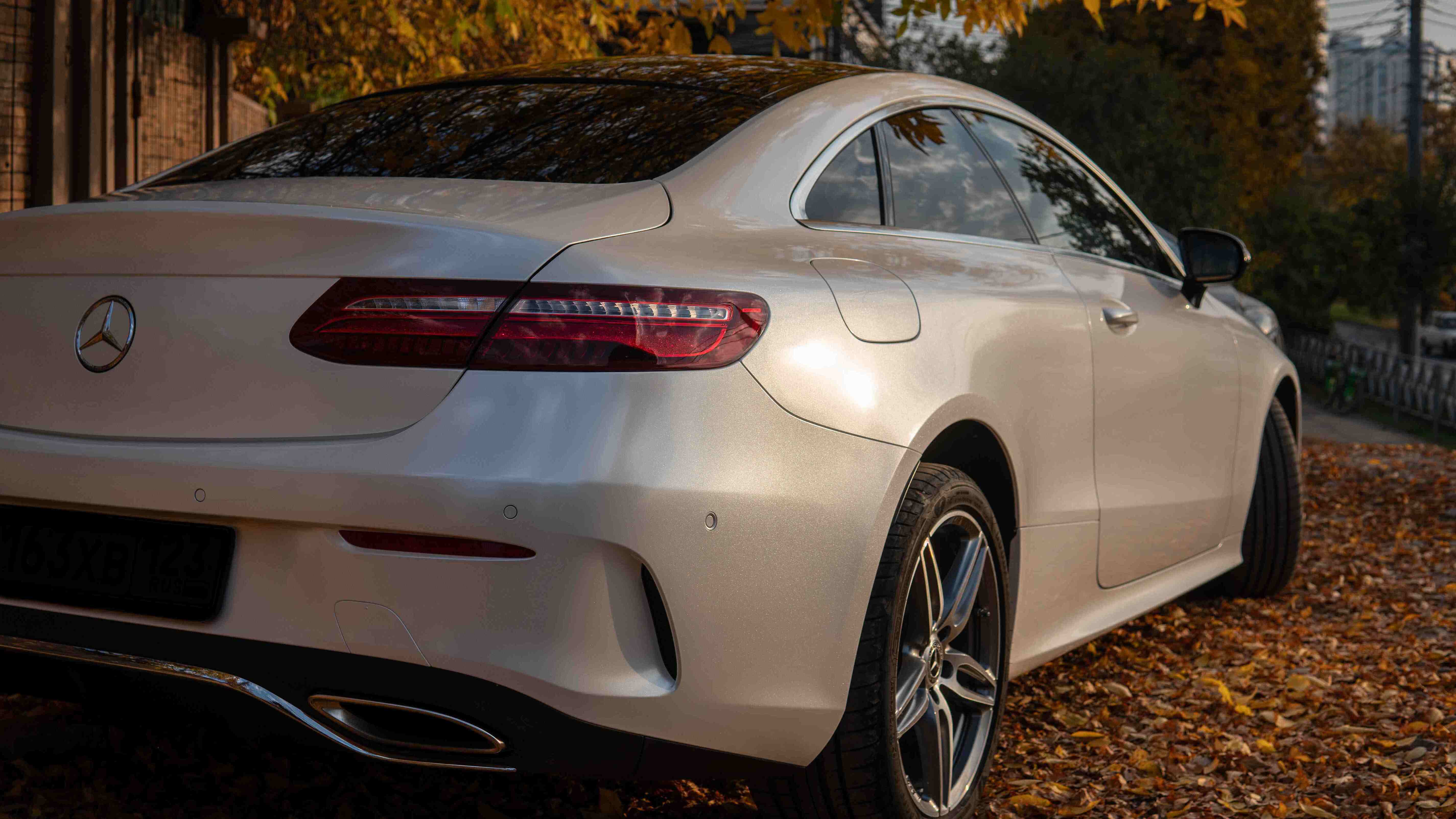 15. MB E-coupe Белый перламутр
