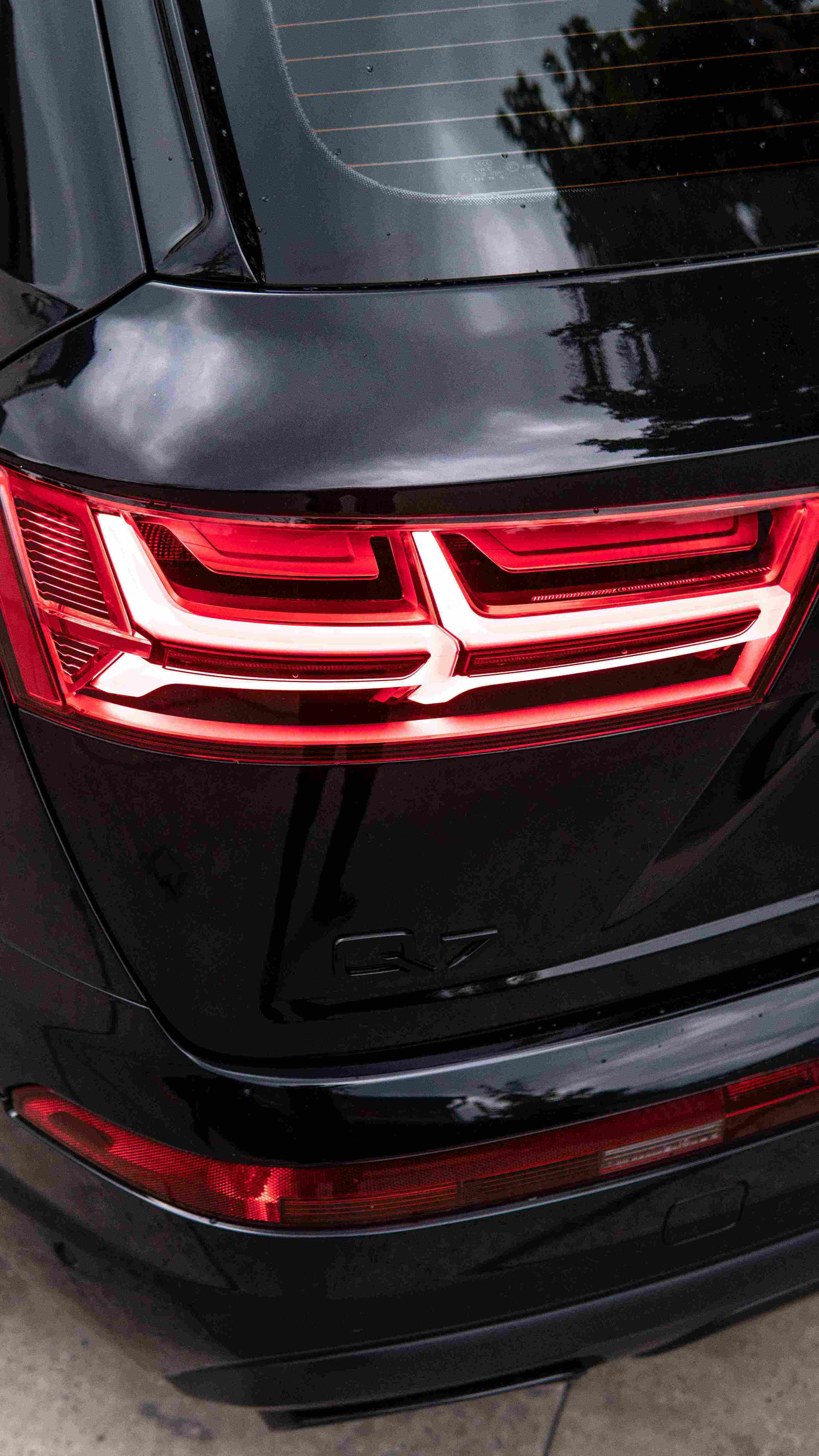 Audi Q7 Черная