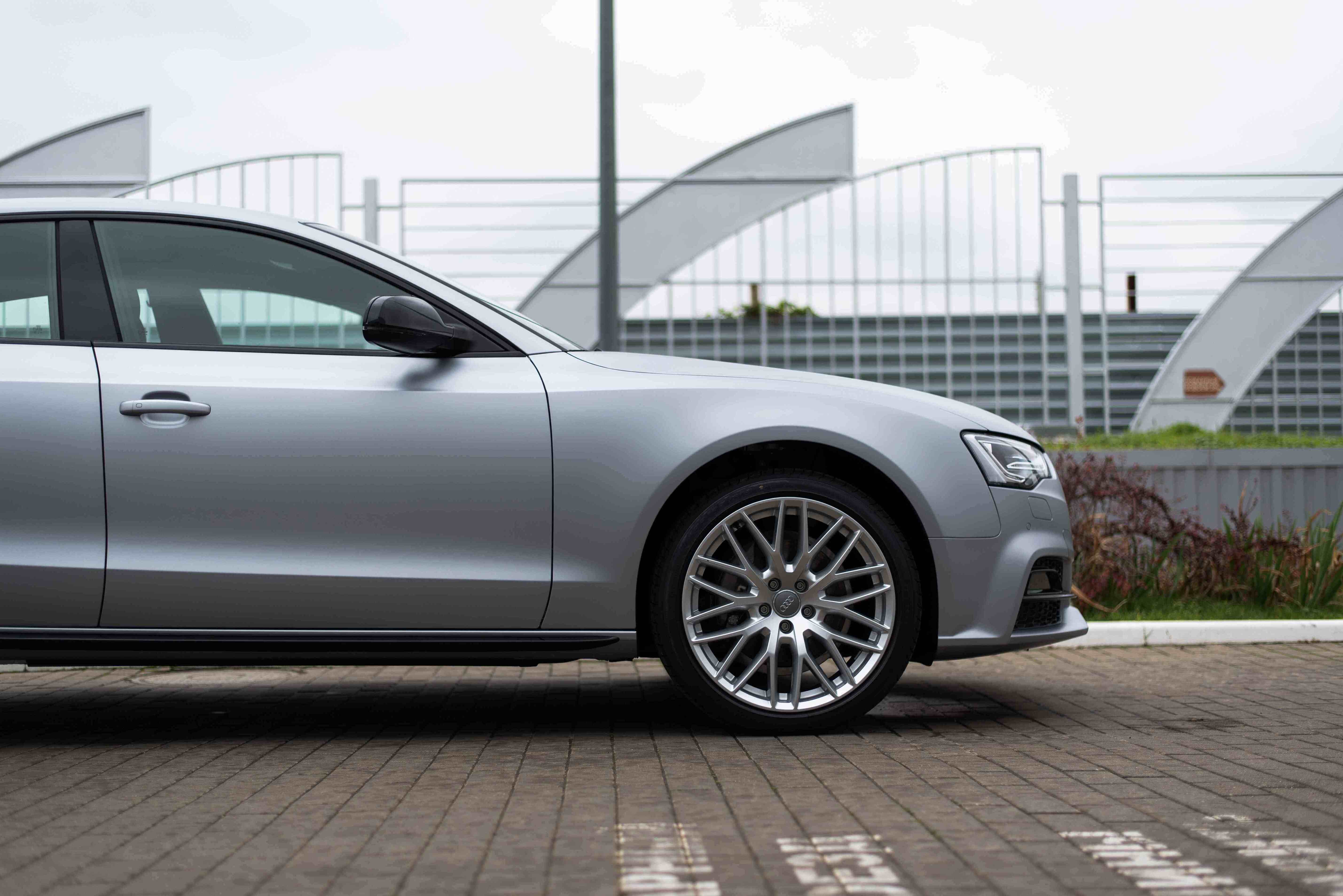 2. Audi А5 Серебристый мат