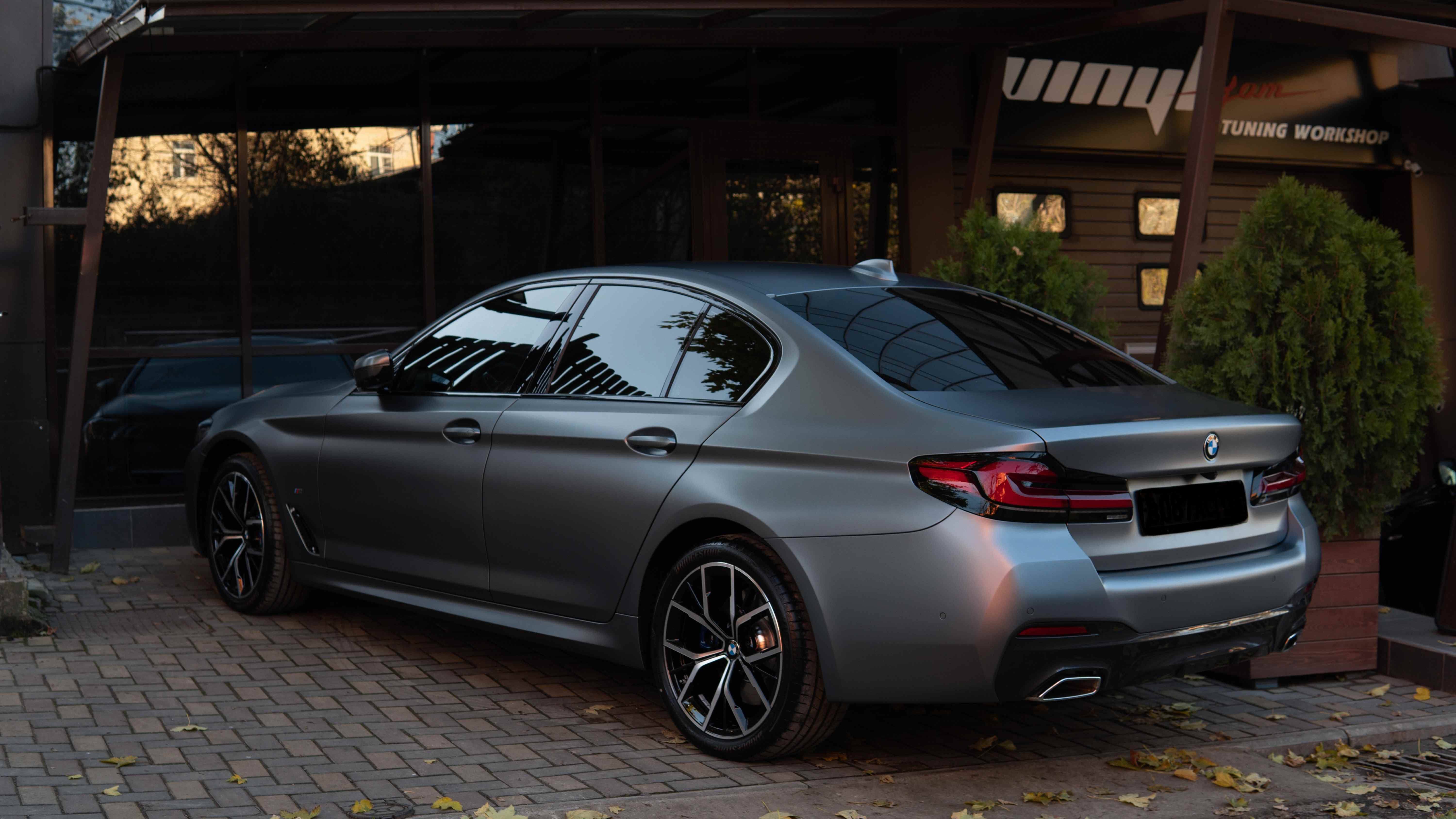 1.BMW G30 Grey Matte