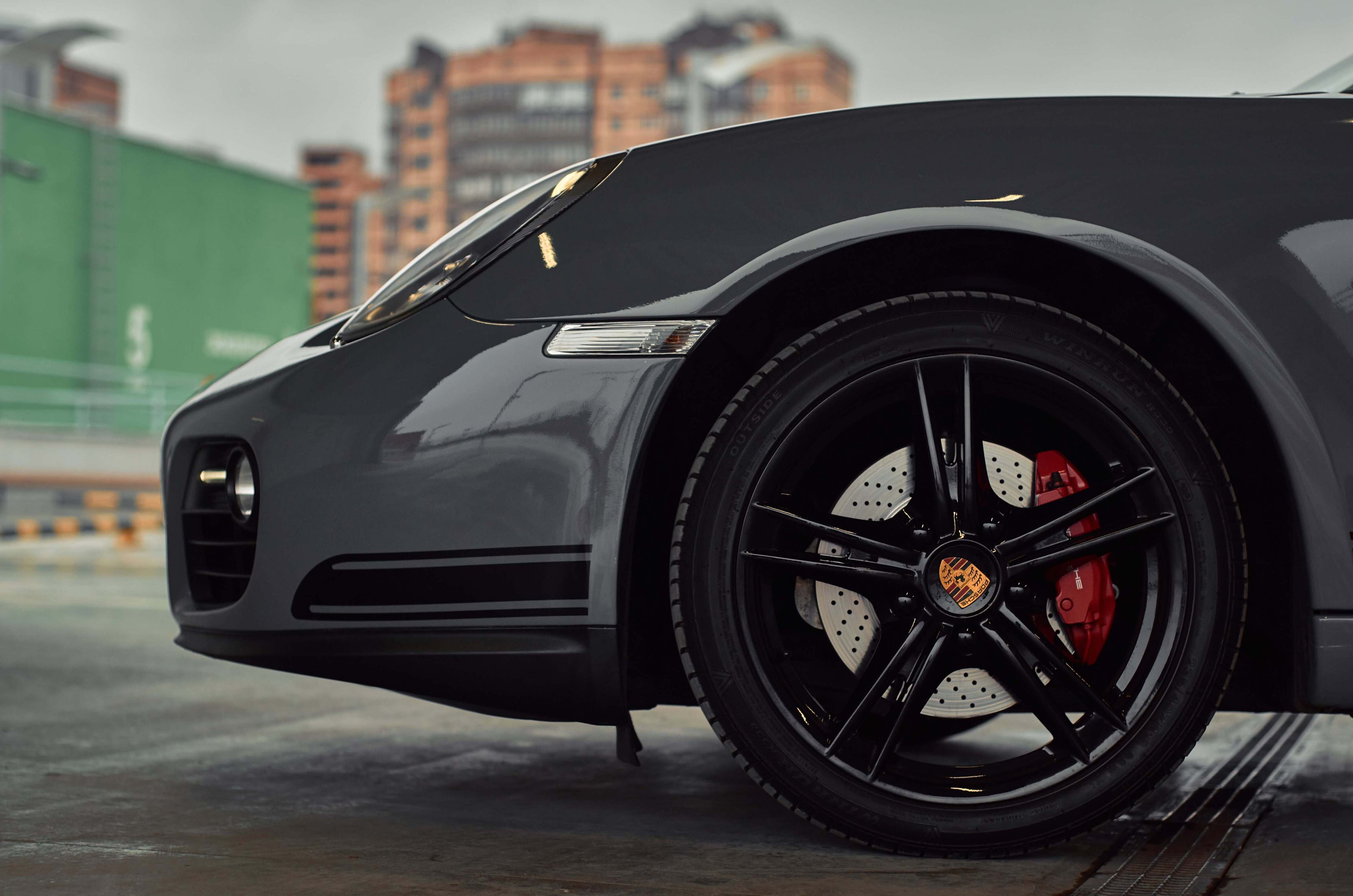 5.porsche cayman