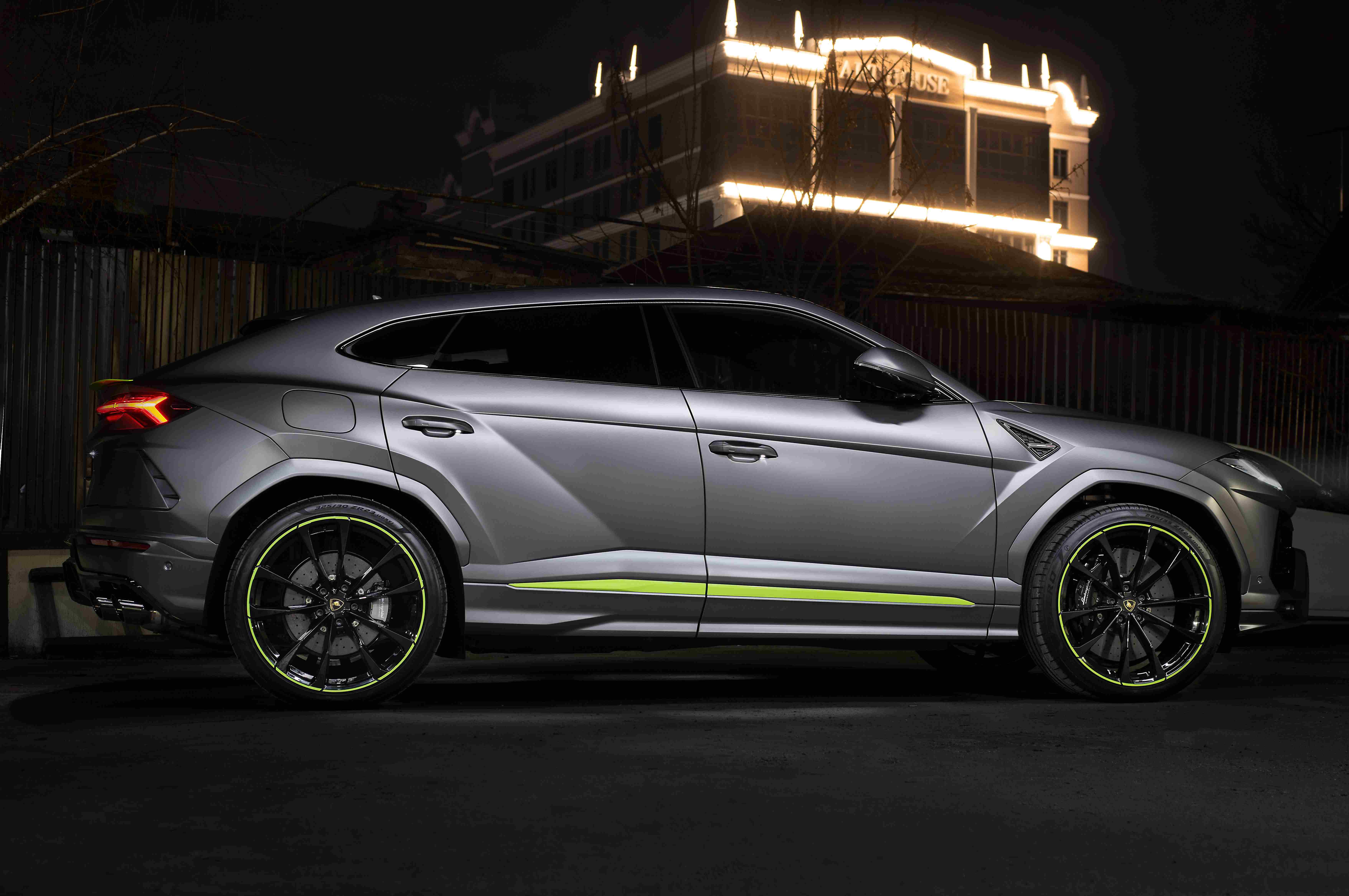 8.Lamborgini Urus