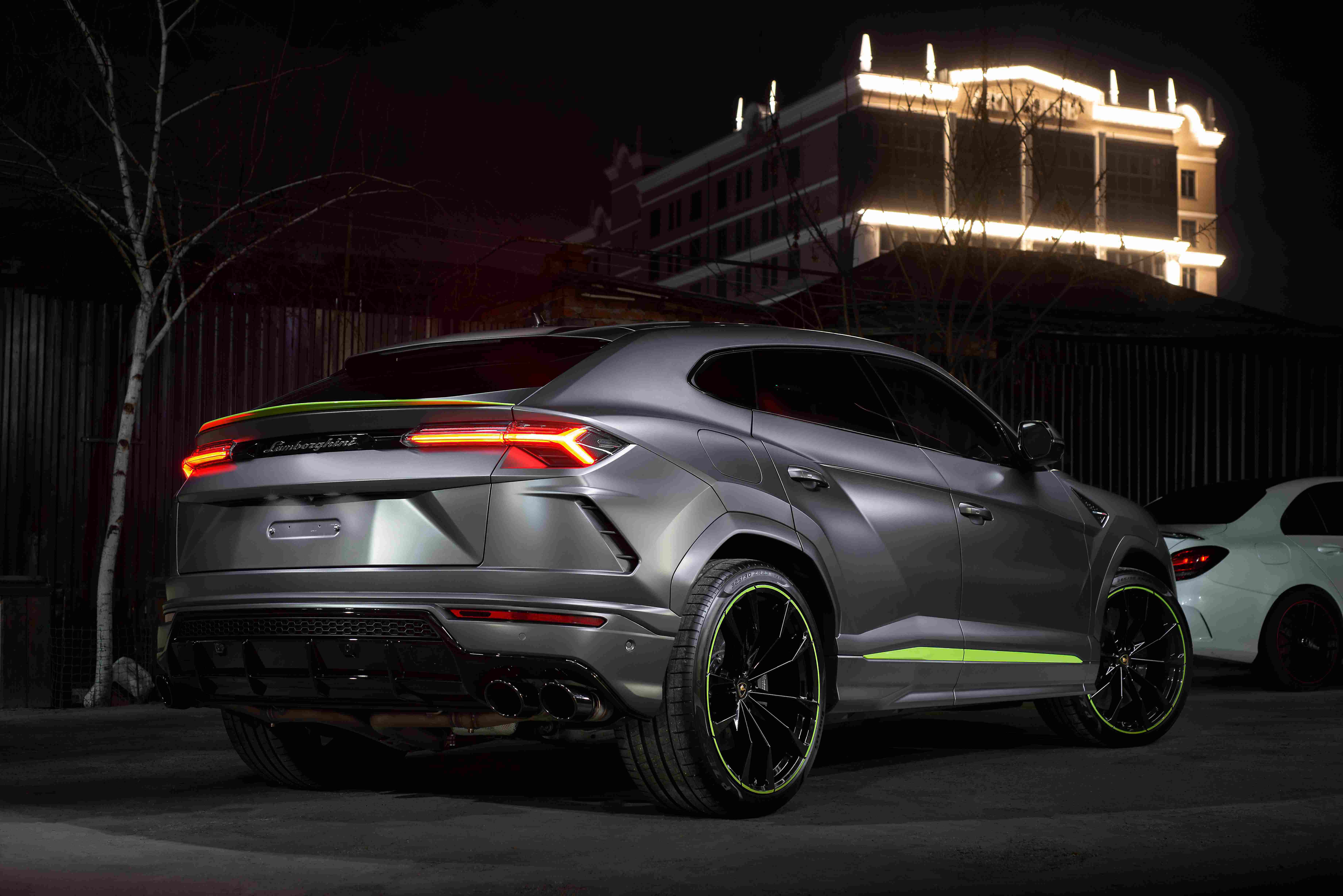 8.Lamborgini Urus