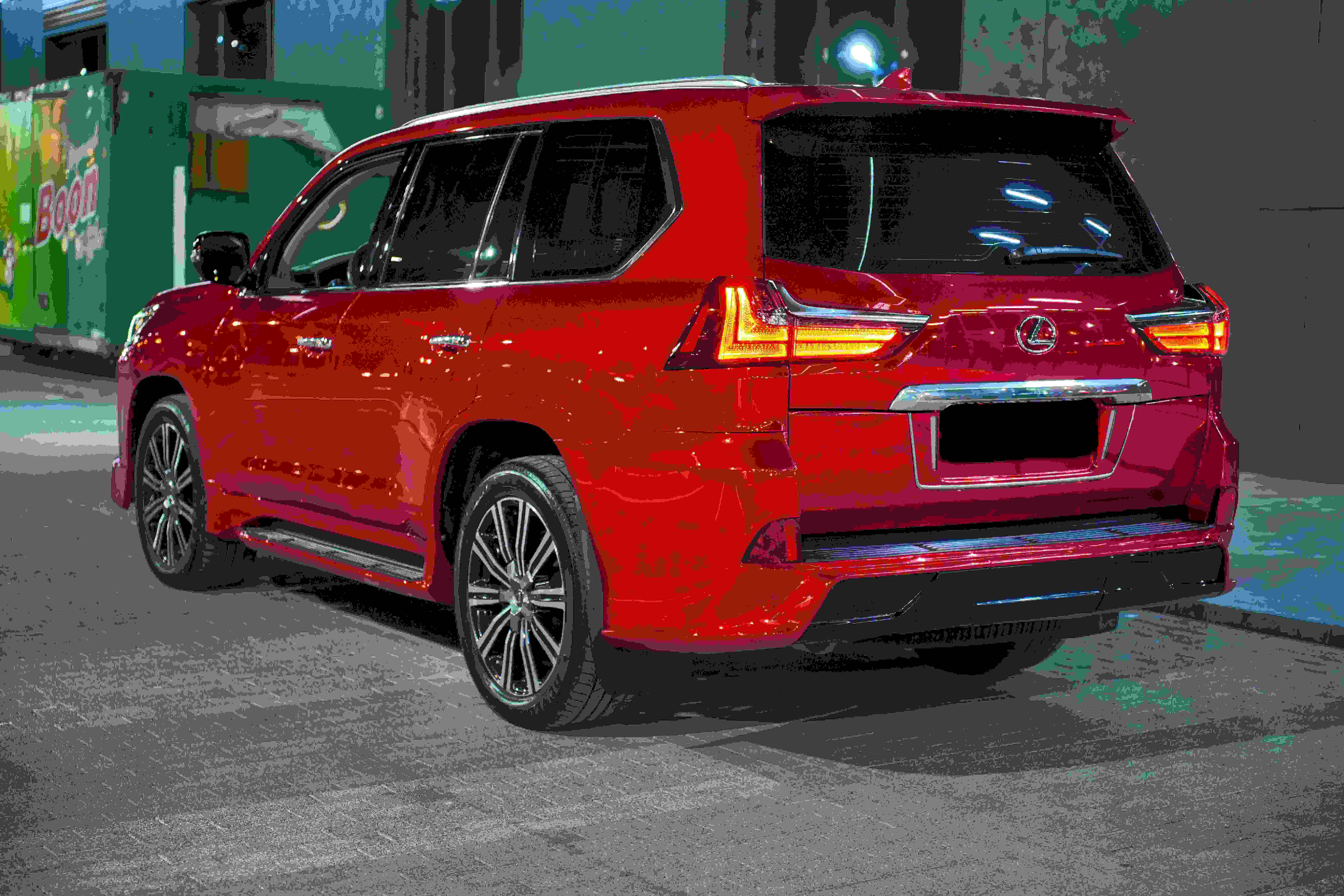 8.Lexus LX 570