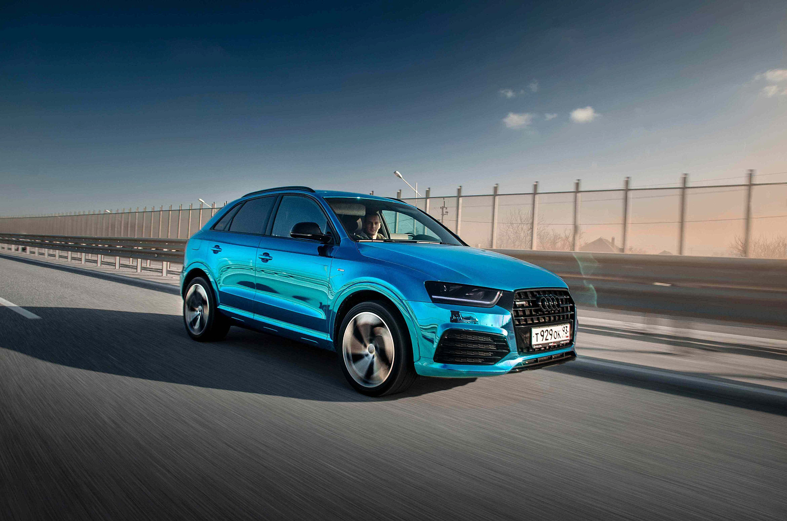 1.Audi Q3 sky blue chrome