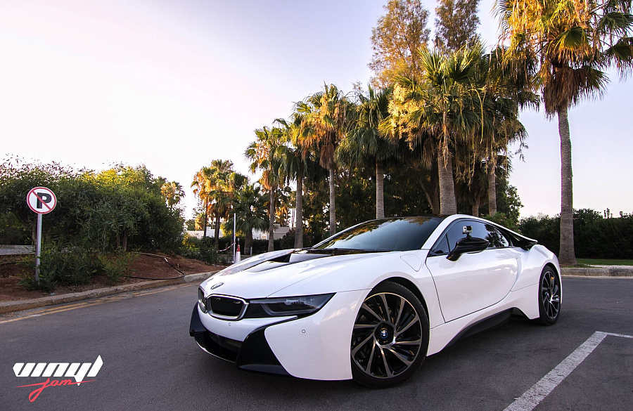 12. BMW i8